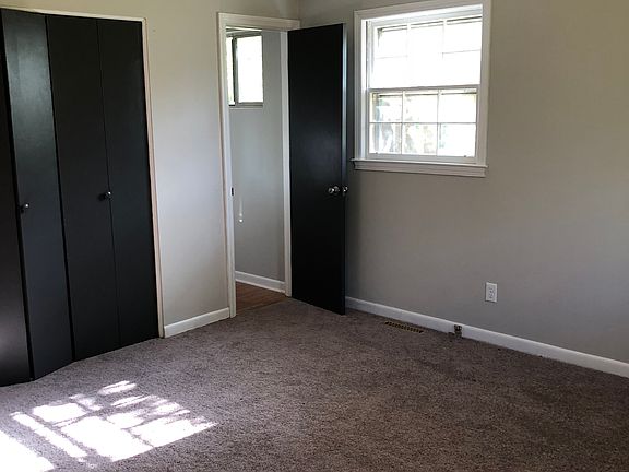 4th image of 2038 Parkwood Dr