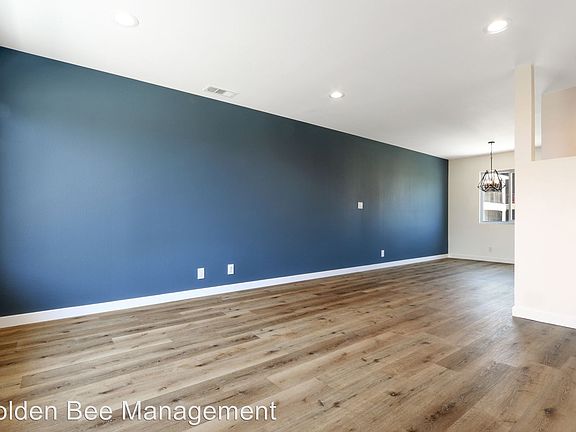 4th image of 110 S Eucalyptus Ave APT 2