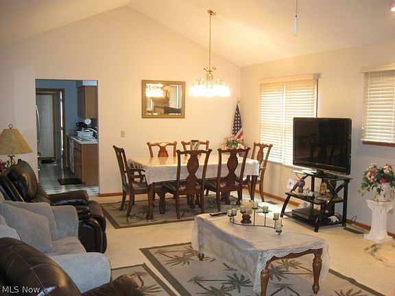 4th image of 20351 Berkshire Cir