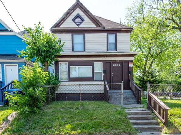 704 S Martin Luther King Jr Ave, Waukegan, IL 60085