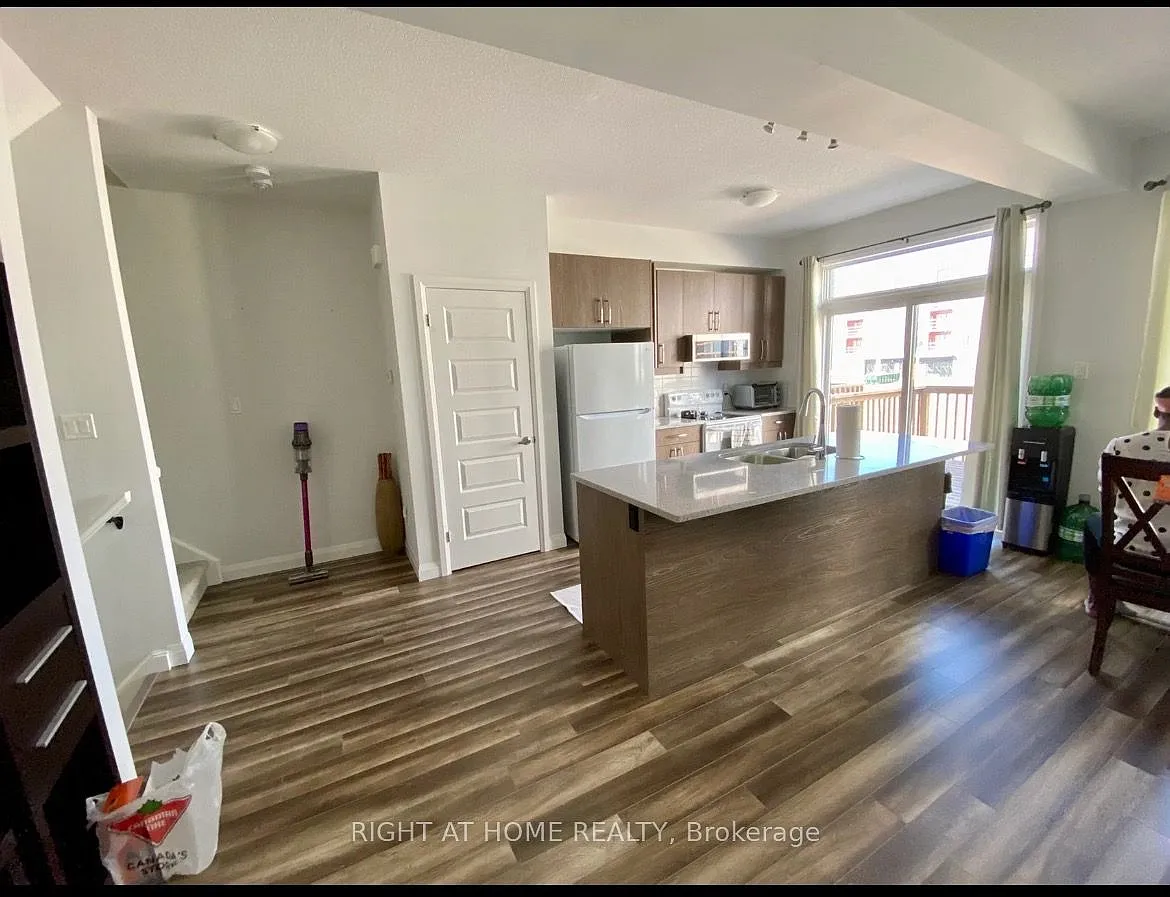 3 bed, $2,600 — Photo 2