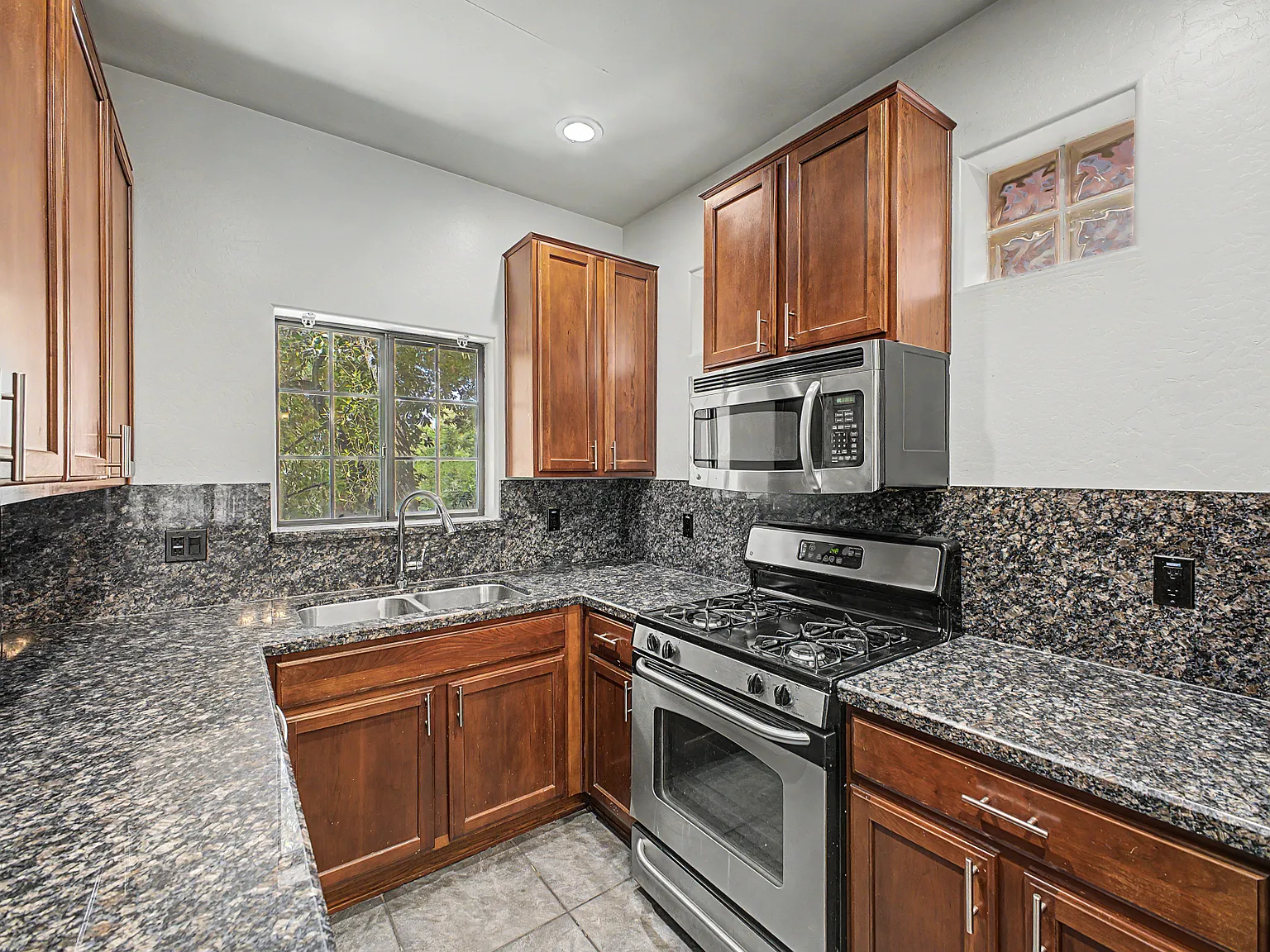 3434 E Avalon Dr — Photo 4