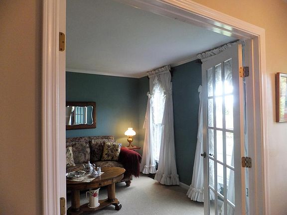 3rd image of 18 Apple Blossom Cir