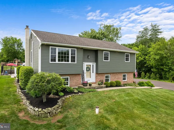 1164 Broad St, Gilbertsville, PA 19525