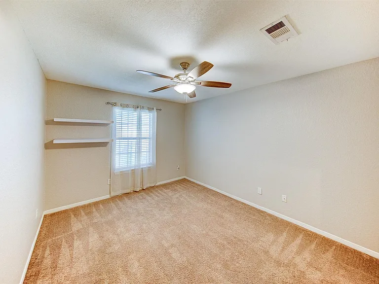 402 Live Oak Ln — Photo 26