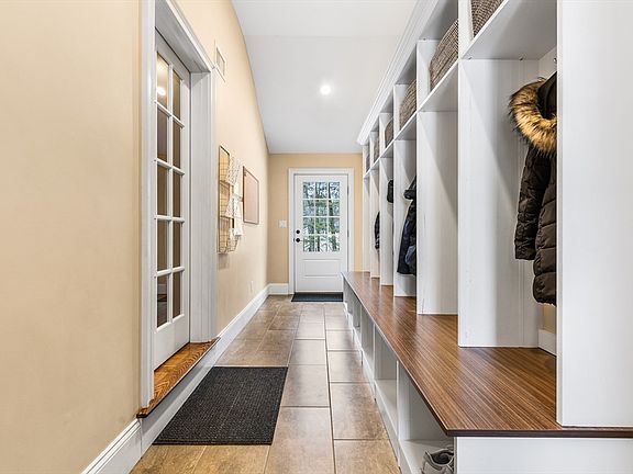 4th image of 6 Jonathan Rd