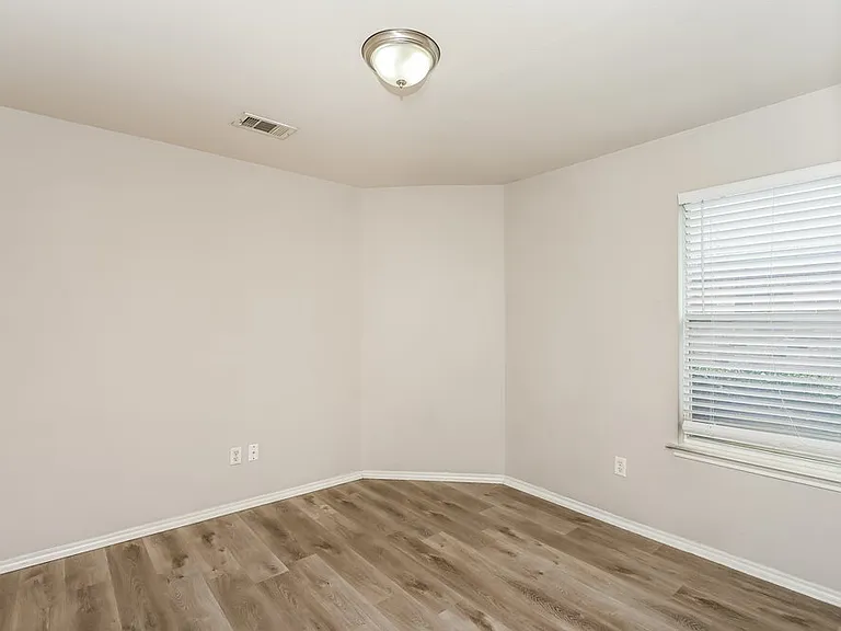 1108 Boxwood Dr — Photo 12
