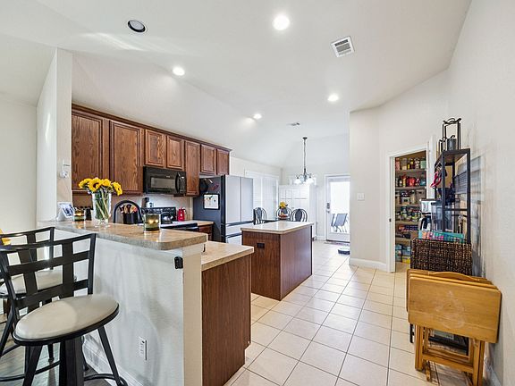 5th image of 1601 Applegate Way