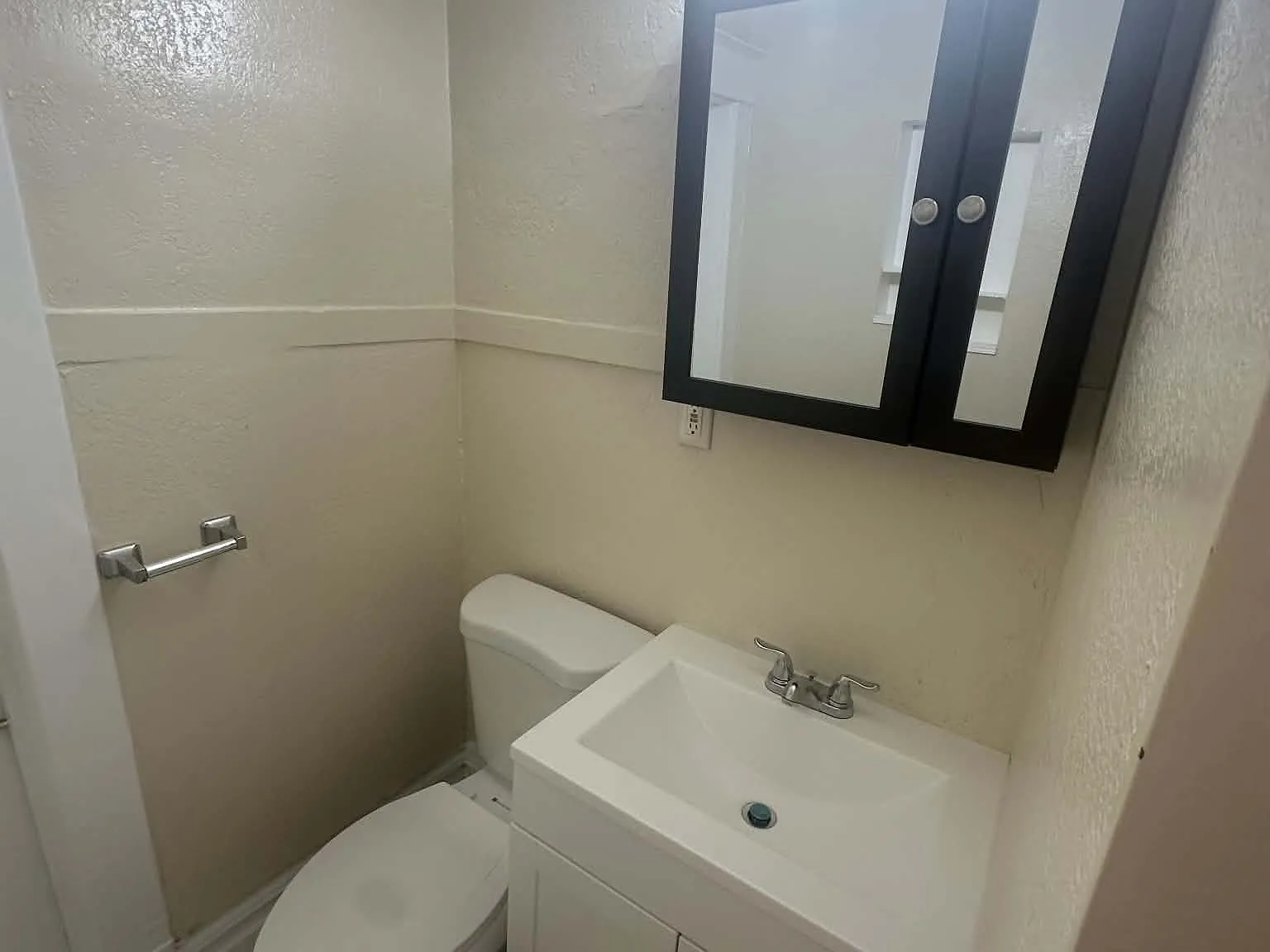 1 bed, 1000 sqft, $1,200 — Photo 4