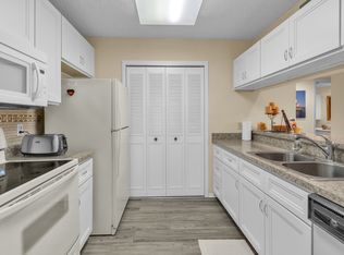 24 Plantation Dr APT 201, Vero Beach, FL 32966