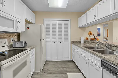 24 Plantation Dr Photo 1