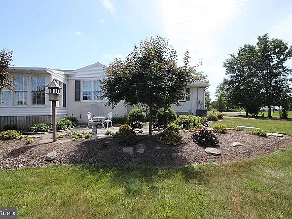 3 bed, 2.5 bath, 1804 sqft, $3,200 — Photo 2