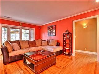 3rd image of 370 Cypress Ave