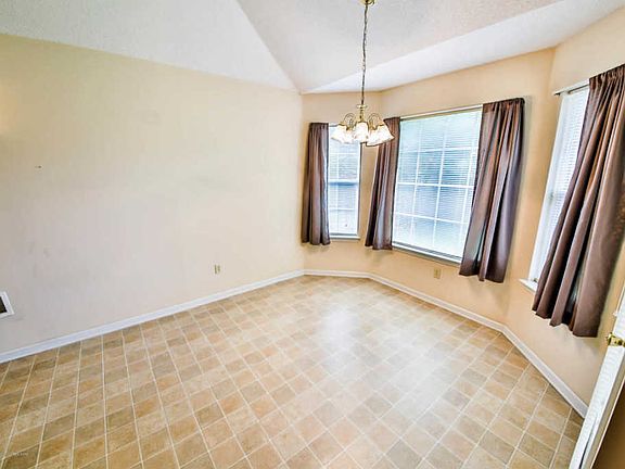 5th image of 8265 Clubview Dr