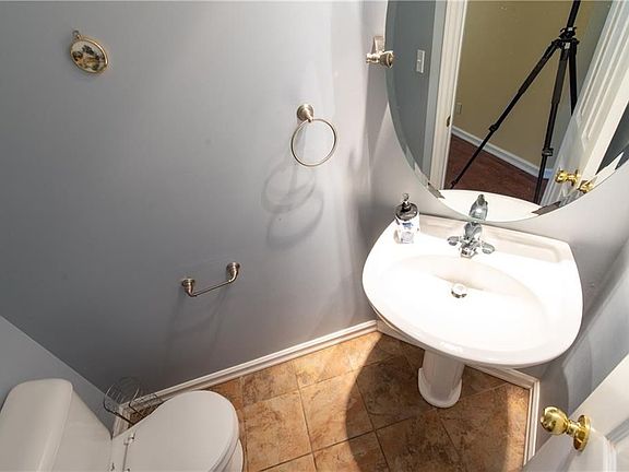 5th image of 76 Cedarville Dr
