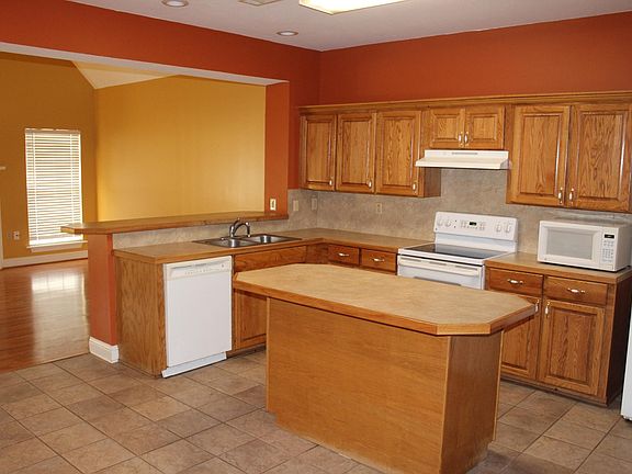 3rd image of 30 Pinehill Dr #C
