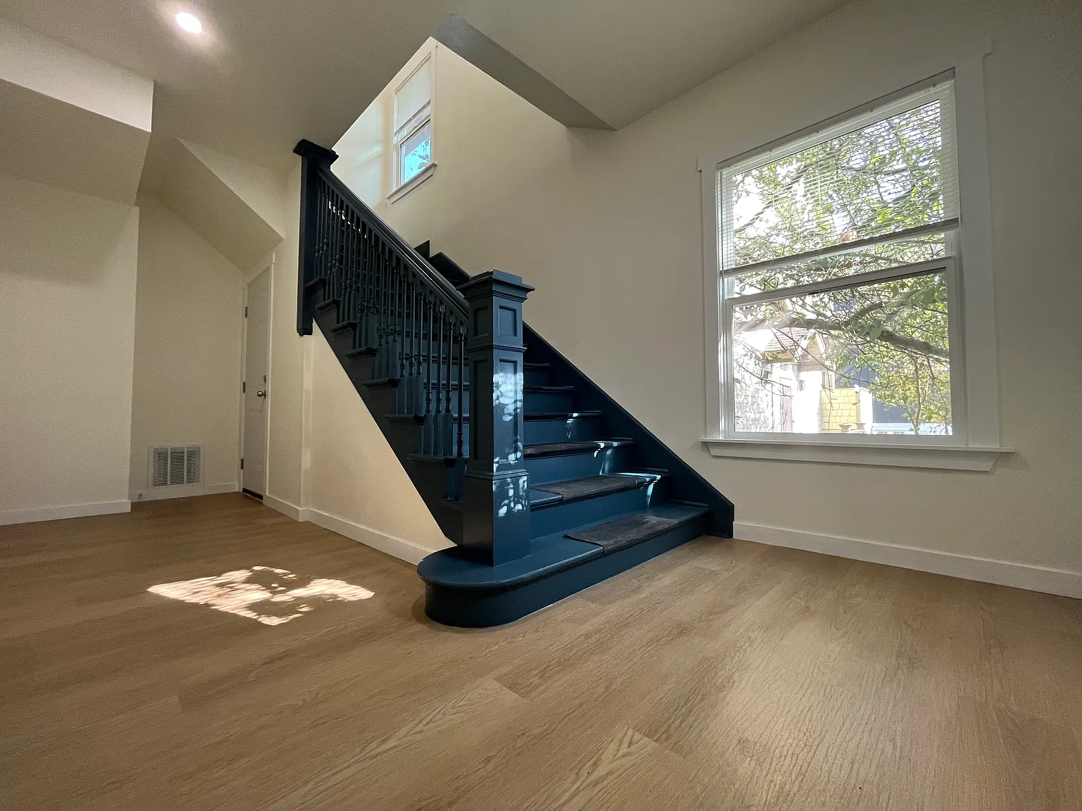 2 bed, 900 sqft, $3,250 — Photo 2