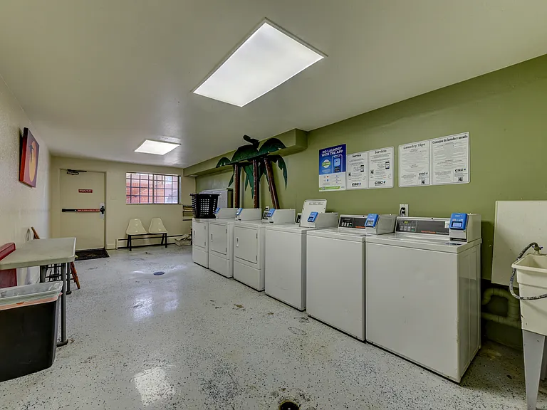 Fitz Apartments — Photo 12