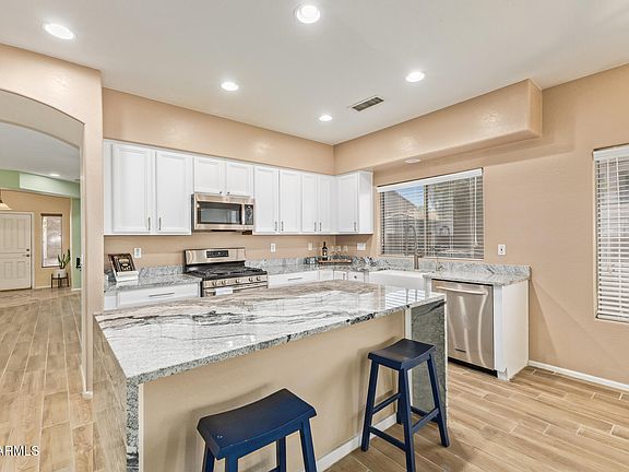 3rd image of 17462 W YAVAPAI Street