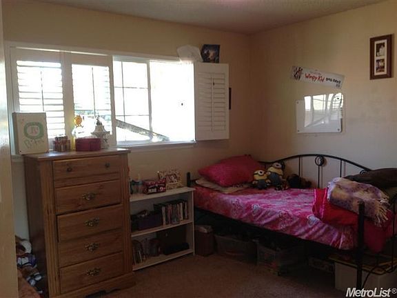 4th image of 722 W Los Felis Ave