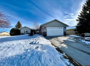 911 Recluse Ct, Casper, WY 82609