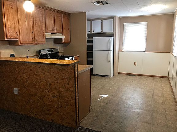 kitchen & breakfast bar