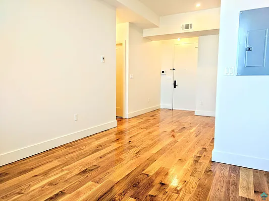 Rented by EXR | media 50