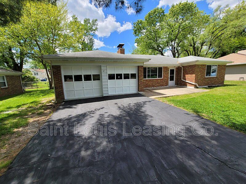 1st image of 827 Ford Dr