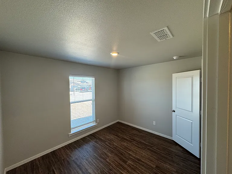 3411 Tiffin Ave — Photo 8