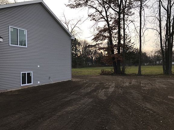 3rd image of 364 44th St SE