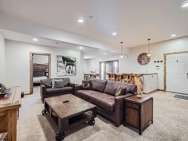 656 Hamilton Ln — Photo 6