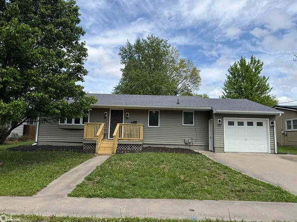 713 W Taylor Ave, Fairfield, IA 52556