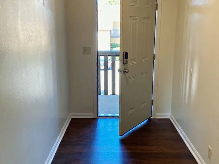 Creekwood Apartments — Photo 3