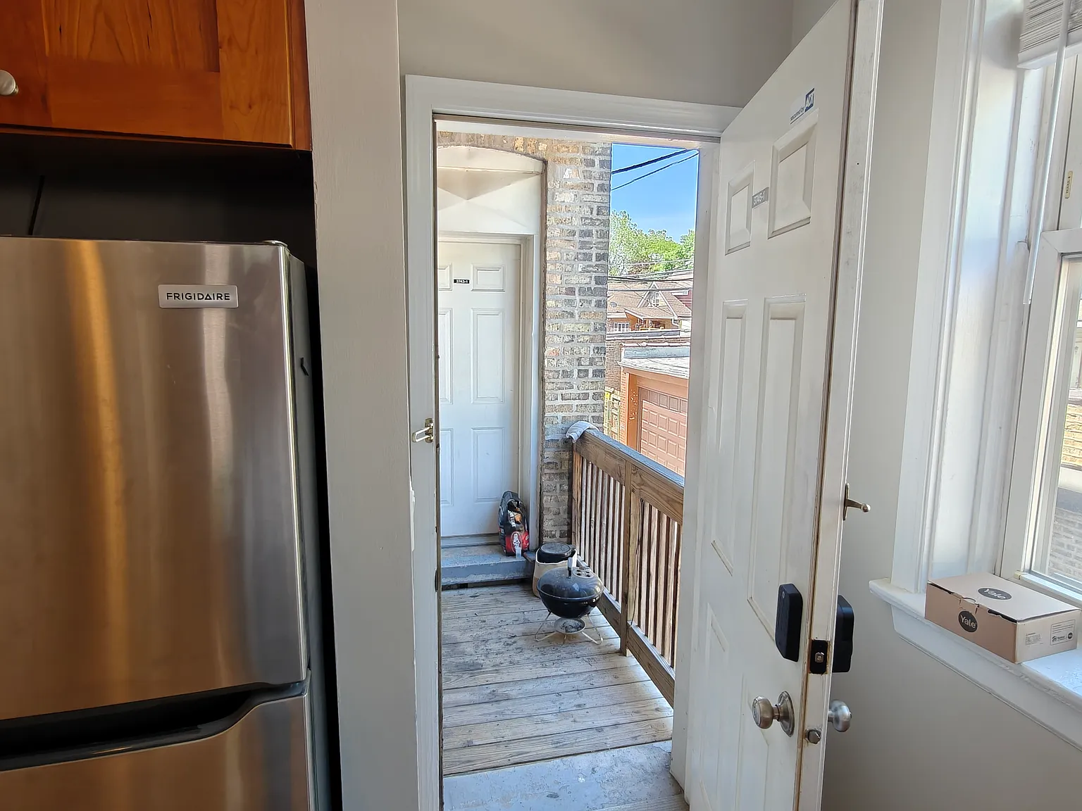 3 bed, 1200 sqft, $2,850 — Photo 3