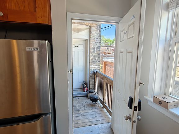 3rd image of 4946 N Ridgeway Ave #3