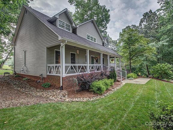 3rd image of 113 Harbourtown Dr