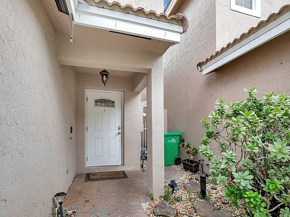 3rd image of 5441 NW 93rd Terrace