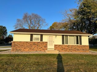 951 Velsen Rd, Green Bay, WI 54313
