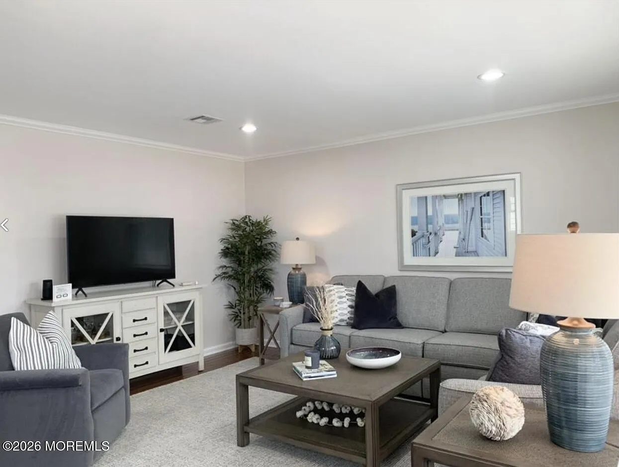 3 bed, 1.5 bath, $3,400 — Photo 3
