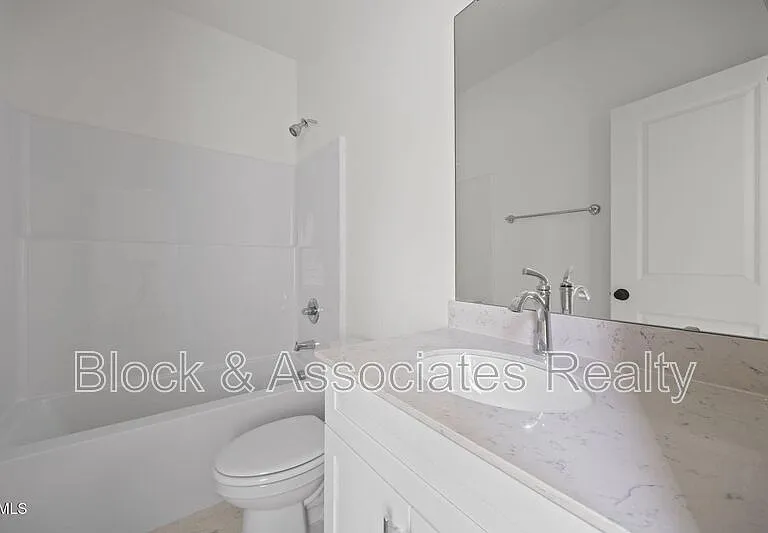 2811 Wilcox Pl #101 — Photo 15