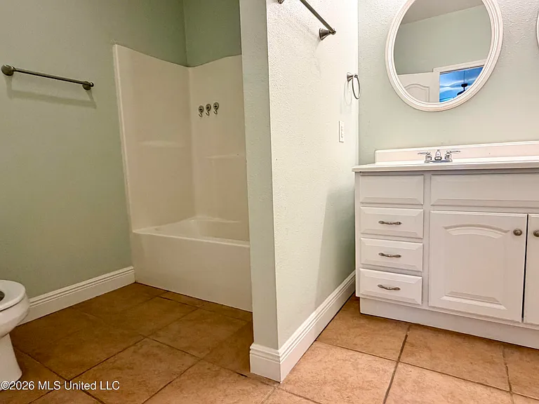 2068 Bienville Ave — Photo 4