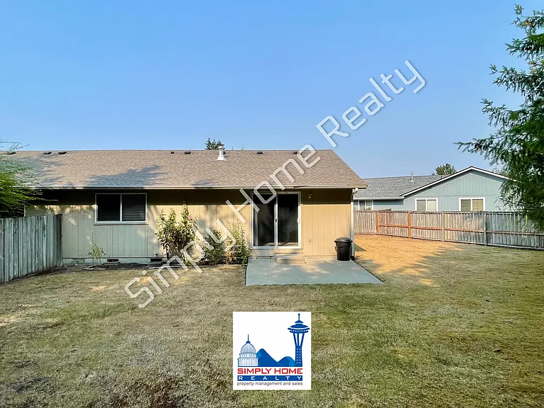 921 Avalon Ct SE — Photo 2