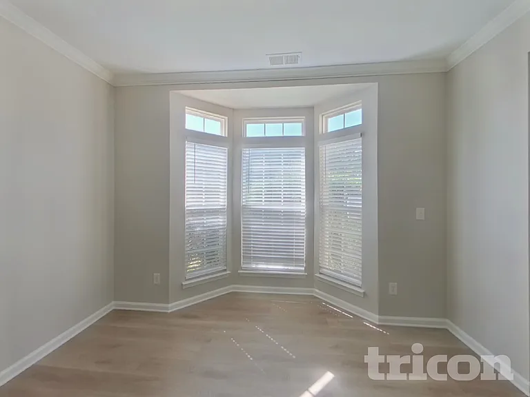 1002 Hollingdale Ct — Photo 16