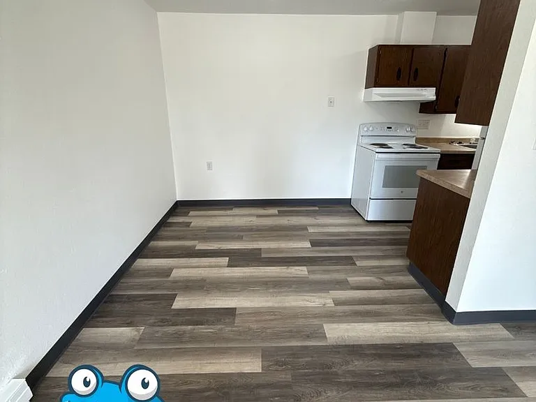 EW - 906 11th St NE — Photo 5