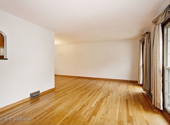 2nd image of 17W545 Earl Ct