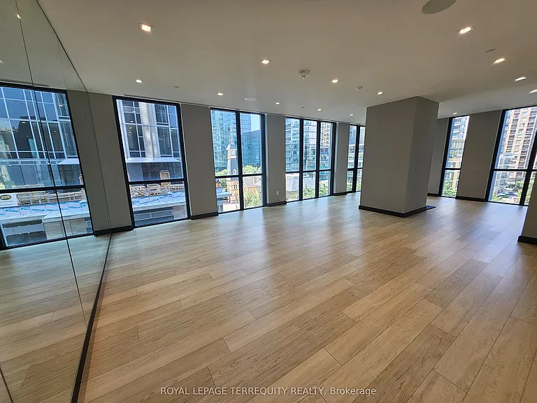 1 Yorkville Ave #4401 — Photo 27