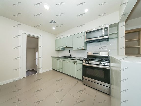 4th image of 3213 SW 37th St