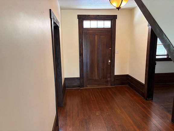 3rd image of 212 W Main St