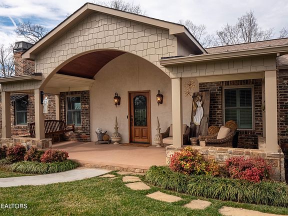 2nd image of 8621 Sandhurst Dr