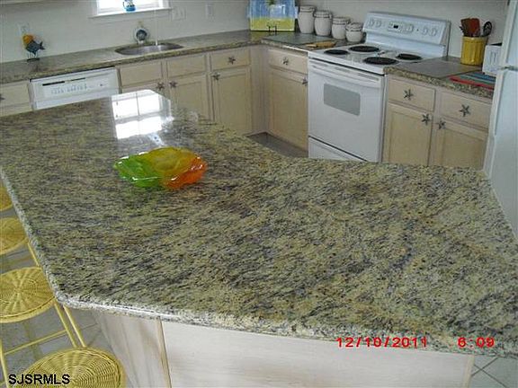 5th image of 2615 Asbury Ave